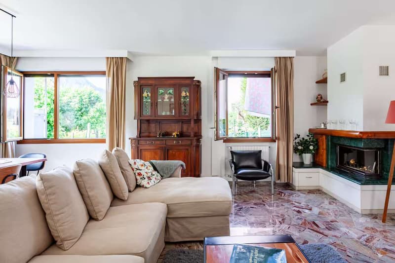 Belle villa divisée en trois unités, avec grand jardin et piscine, dans (3)