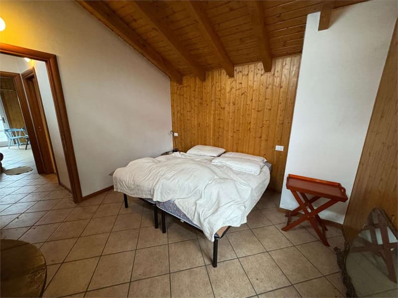 Maison individuelle avec beau jardin, dans un emplacement calme (5)
