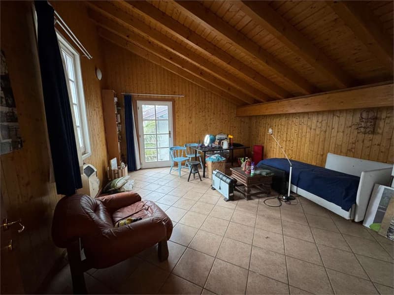 Maison individuelle avec beau jardin, dans un emplacement calme (6)