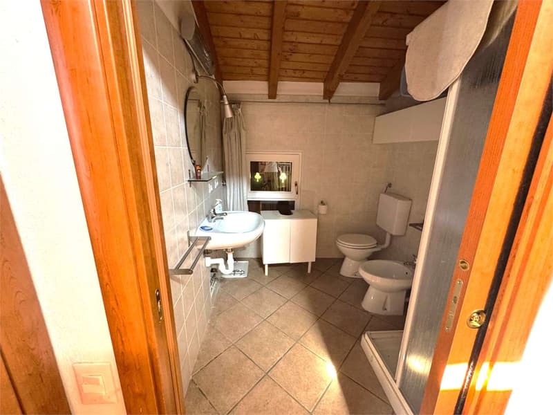 Maison individuelle avec beau jardin, dans un emplacement calme (7)