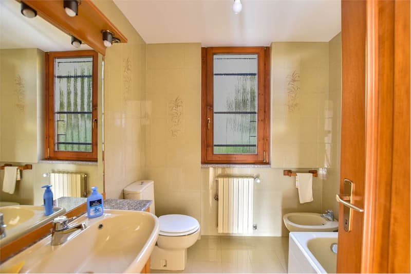 Belle villa indépendante dans un contexte réservé, avec grand jardin (8)