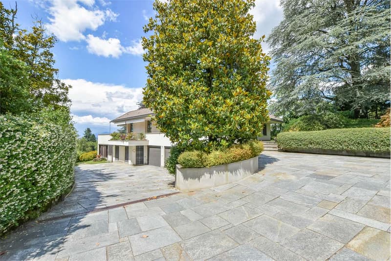 Villa avec piscine entourée de verdure, à quelques minutes du centre de Varese (6)