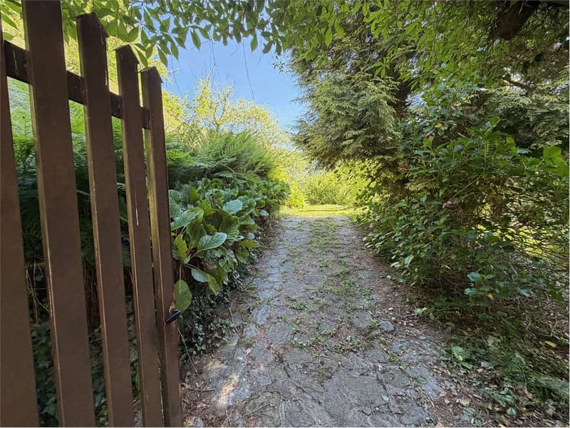 Beautiful country house in a sunny and reserved position with (2)