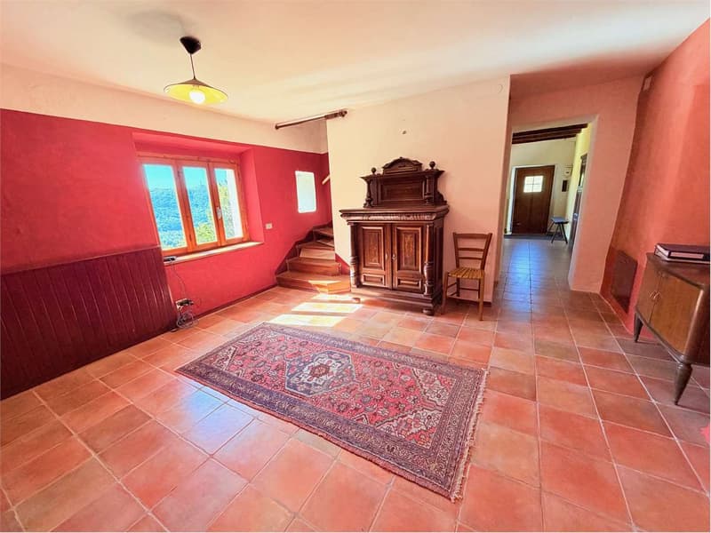 Beautiful country house in a sunny and reserved position with (7)