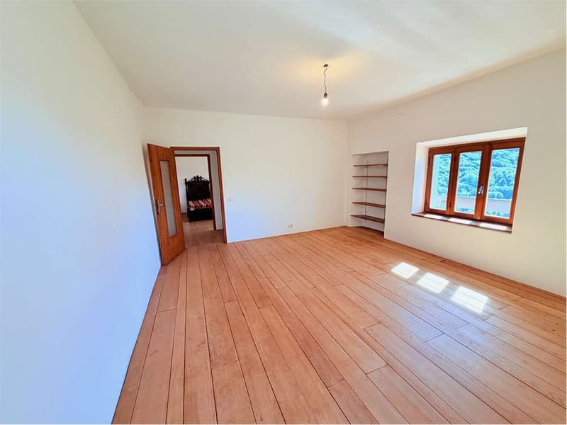 Beautiful country house in a sunny and reserved position with (13)