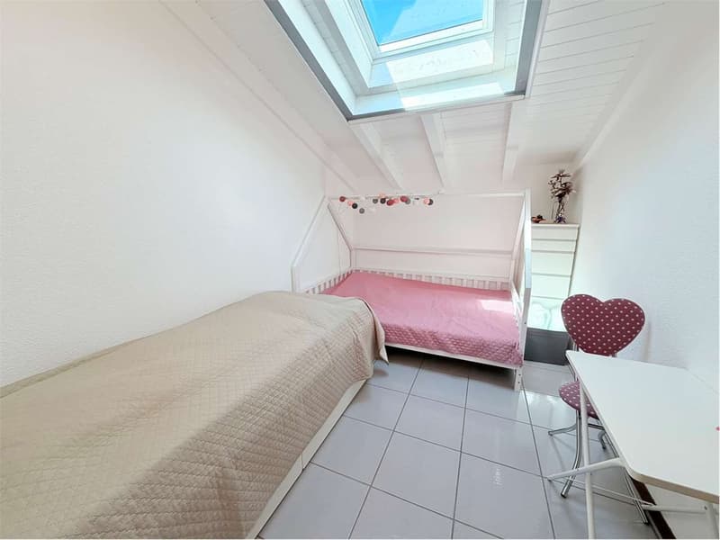 Wunderschönes Dachgeschoß in einem kleinen Wohngebiet mit Pool und fantastischem Blick (9)