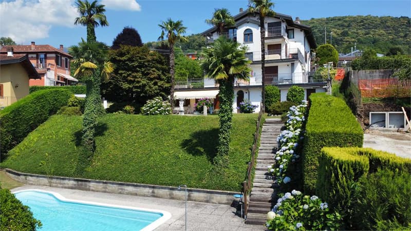 Wunderschönes Dachgeschoß in einem kleinen Wohngebiet mit Pool und fantastischem Blick (1)
