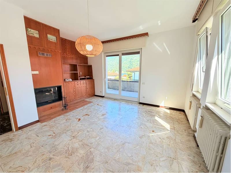 Curata villa in una posizione tranquilla e soleggiata, vicina al paese (5)