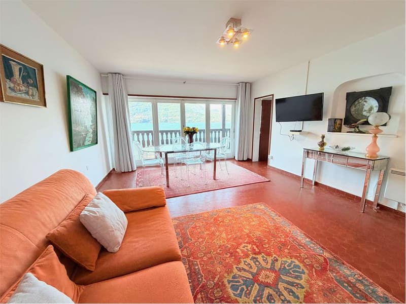 DIRECTEMENT SUR LE LAC!!! Résidence exclusive au bord du lac avec accès privé à l'eau (2)