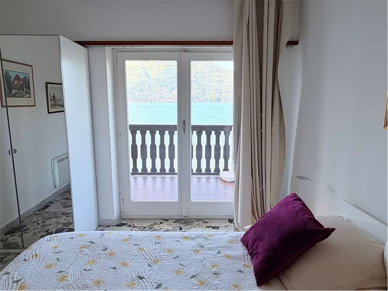 DIRECTEMENT SUR LE LAC!!! Résidence exclusive au bord du lac avec accès privé à l'eau (10)