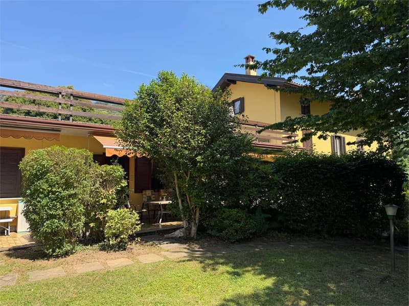 Schönes Zweizimmerapartment mit Terrasse, Pool und Garage (6)