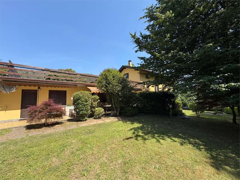 Schönes Zweizimmerapartment mit Terrasse, Pool und Garage (12)