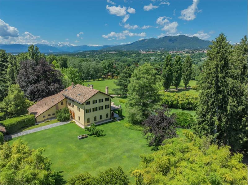 Schöne historische Villa mit Blick auf den Sacro Monte di Varese und die umliegende Landschaft (4)