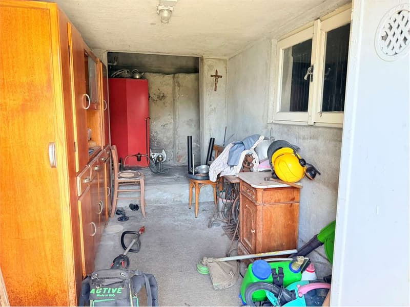 Unabhängiges Haus zur Renovierung in sonniger und ruhiger Lage (8)