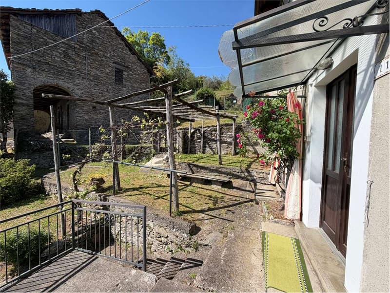 Unabhängiges Haus zur Renovierung in sonniger und ruhiger Lage (11)