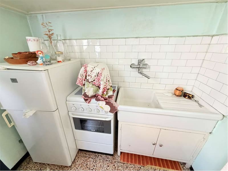 Unabhängiges Haus zur Renovierung in sonniger und ruhiger Lage (5)