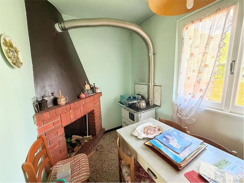 Unabhängiges Haus zur Renovierung in sonniger und ruhiger Lage (4)
