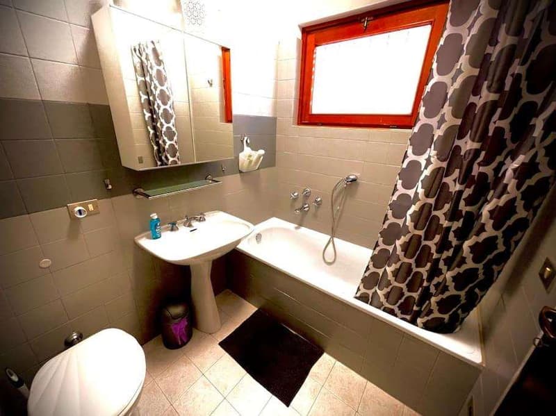 Sorgfältig gestalteter Eckstudio im letzten Stock mit bezauberndem Seeblick (10)