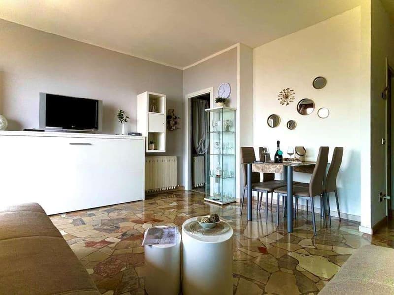 Sorgfältig gestalteter Eckstudio im letzten Stock mit bezauberndem Seeblick (3)
