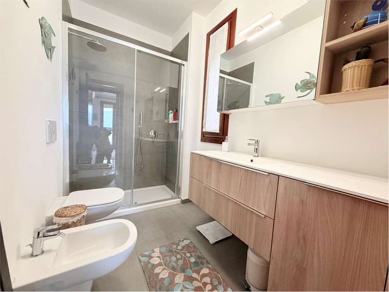 Bel appartement avec piscine et vue lac magnifique (13)