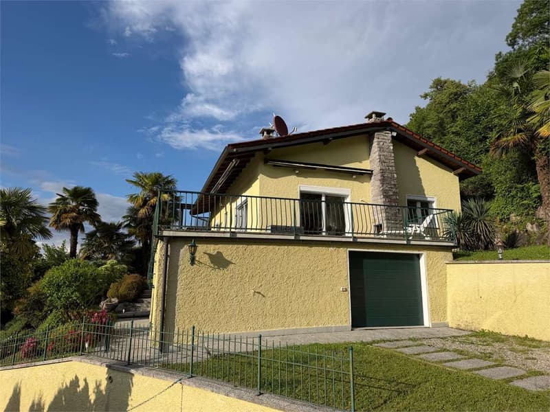 Esclusiva villa in una posizione soleggiata e tranquilla con incantevo (8)