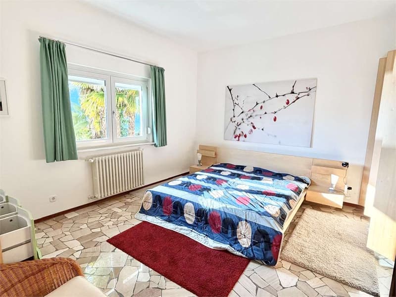 Esclusiva villa in una posizione soleggiata e tranquilla con incantevo (4)