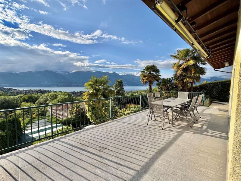 Esclusiva villa in una posizione soleggiata e tranquilla con incantevo (7)