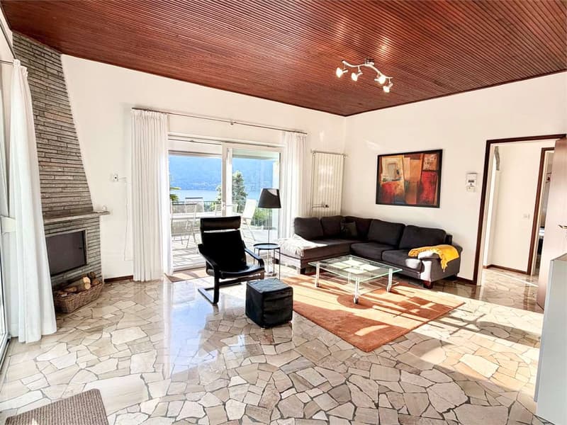 Esclusiva villa in una posizione soleggiata e tranquilla con incantevo (2)