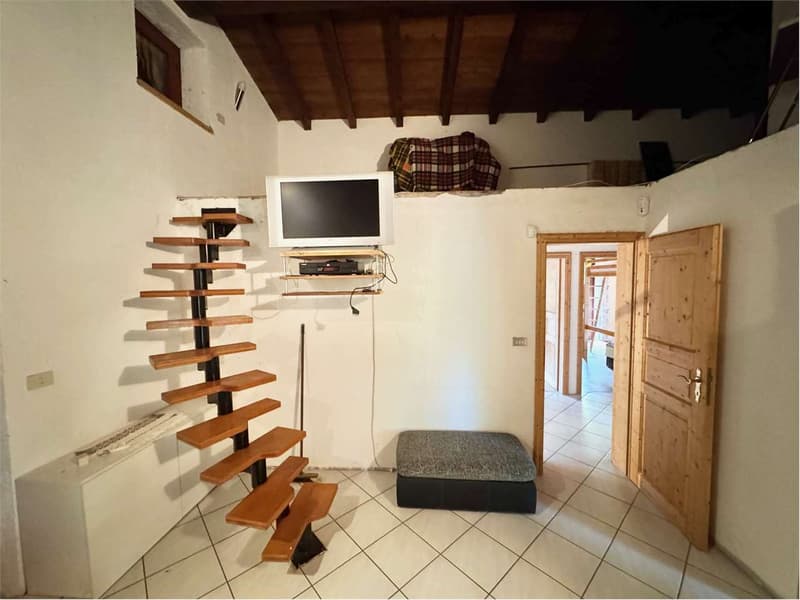 Grande e curata casa di campagna in posizione tranquilla e soleggiata, (13)