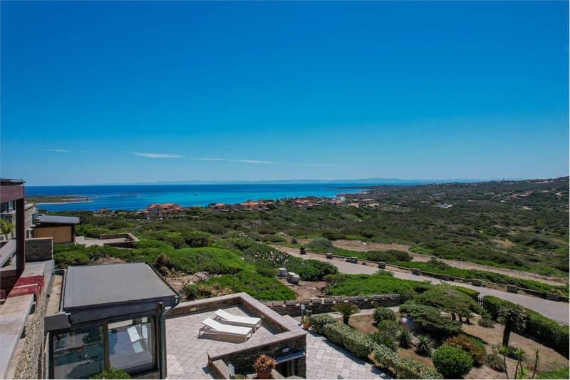 Stupenda villa con vista mare, circondata dalla natura (8)