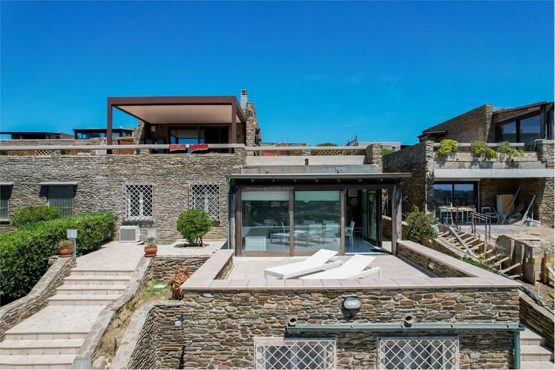 Stupenda villa con vista mare, circondata dalla natura (3)