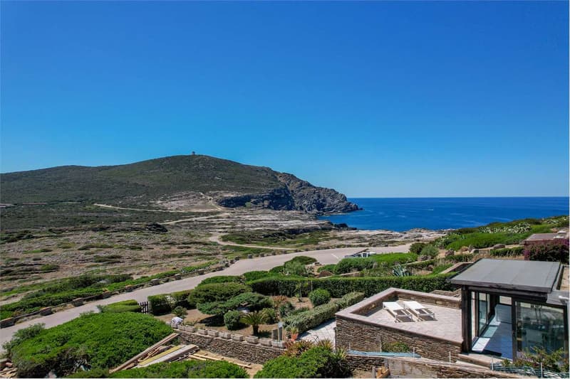 Stupenda villa con vista mare, circondata dalla natura (6)