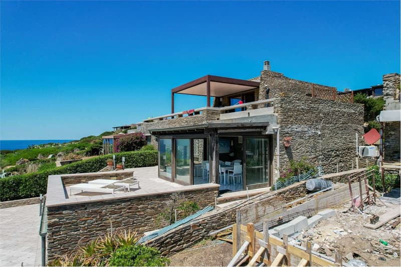 Stupenda villa con vista mare, circondata dalla natura (5)