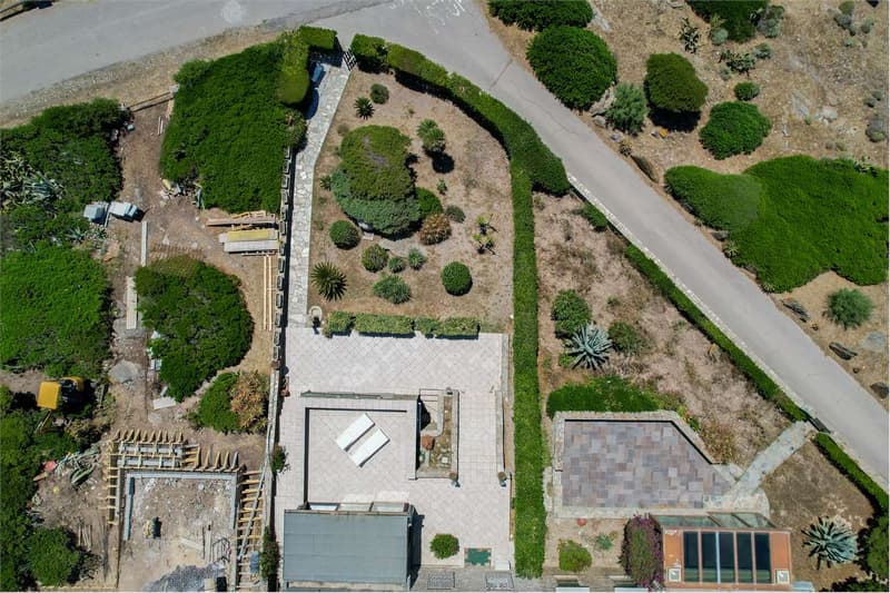 Stupenda villa con vista mare, circondata dalla natura (12)