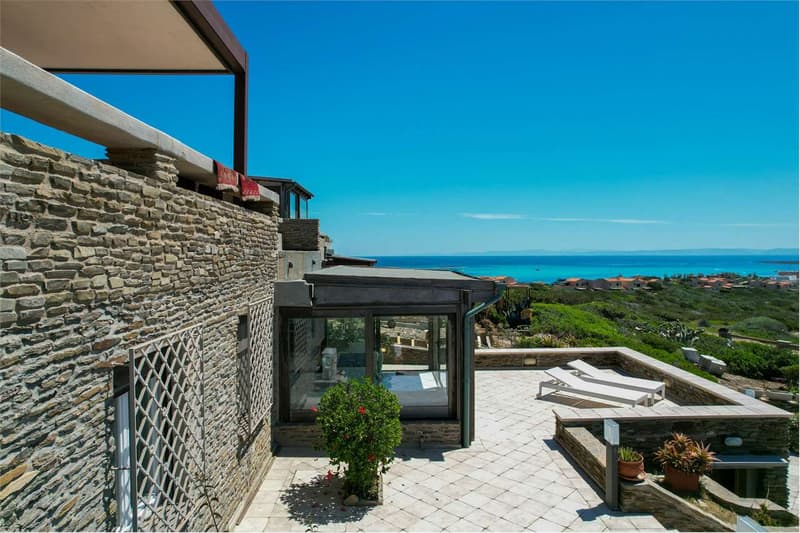 Stupenda villa con vista mare, circondata dalla natura (10)