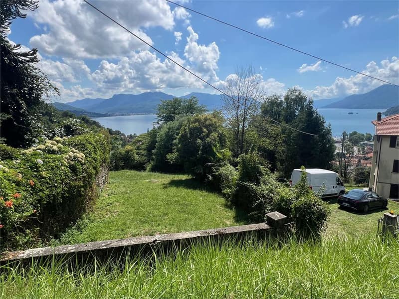 Grande terreno edificabile in posizione tranquilla e soleggiata con in (2)