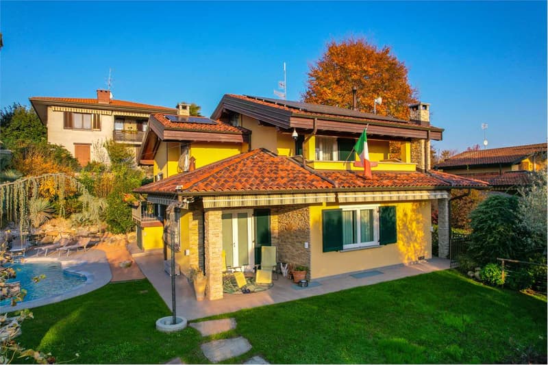 Elegante villa indipendente immersa nella natura, con piscina e garage (5)