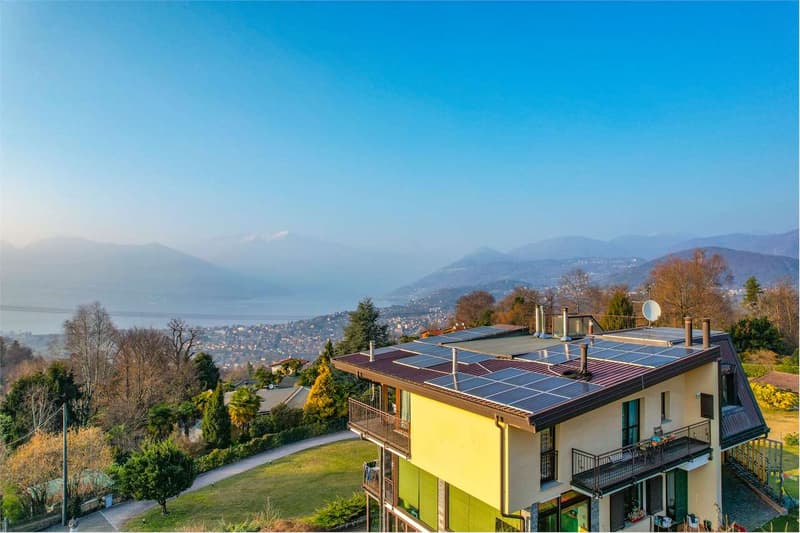 Luminoso appartamento all'ultimo piano, con bellissima vista sul Lago (12)
