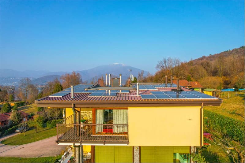 Luminoso appartamento all'ultimo piano, con bellissima vista sul Lago (10)
