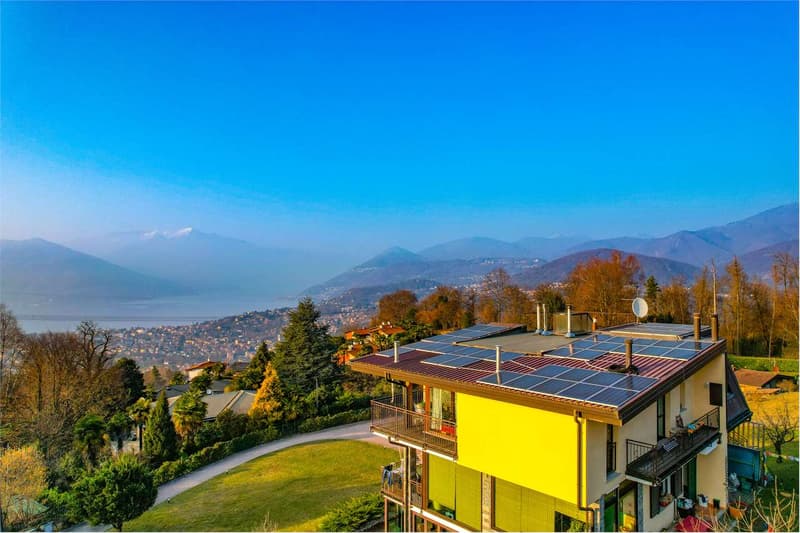 Luminoso appartamento all'ultimo piano, con bellissima vista sul Lago (11)