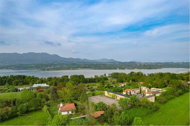 Bellissima villa immersa nel verde, con ampi spazi esterni, piscina e (13)