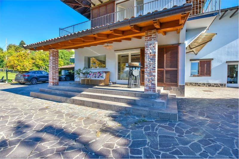 Villa indipendente in posizione riservata, con vista sul Lago Maggiore (10)