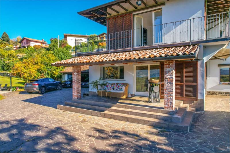 Villa indipendente in posizione riservata, con vista sul Lago Maggiore (9)