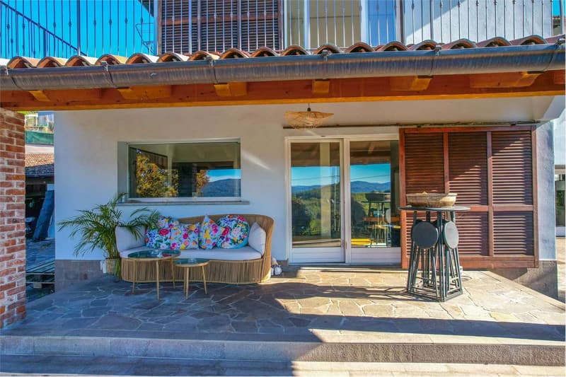 Villa indipendente in posizione riservata, con vista sul Lago Maggiore (11)