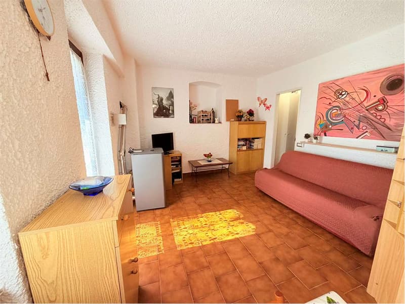 Grazioso bilocale con terrazza, piscina e garage (4)