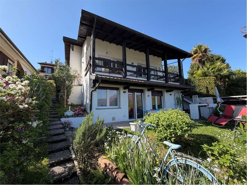 Splendida casa indipendente in posizione tranquilla e soleggiata, con (1)