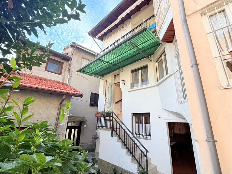 Bella casa di paese con terrazza e cortile interno in comune, in posiz (1)