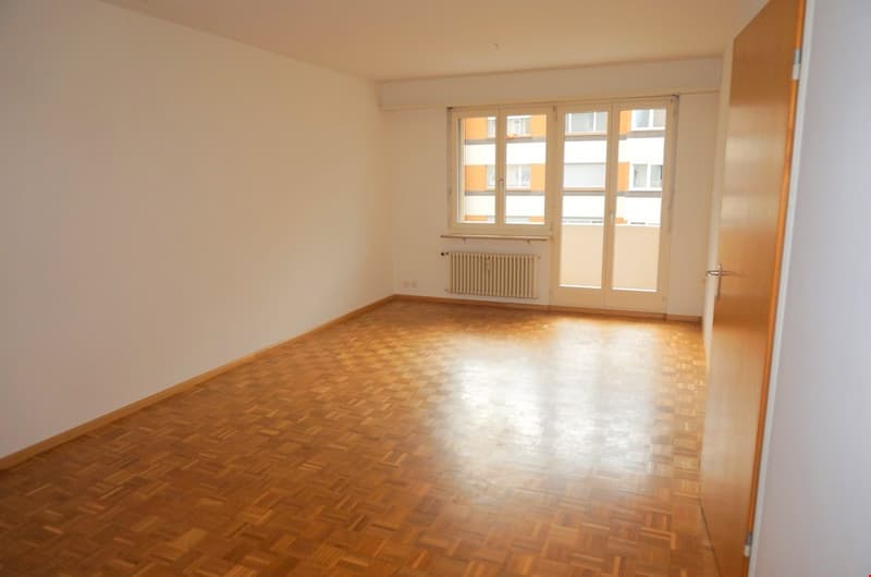 empty room, wooden floor, white walls, large windows, radiator