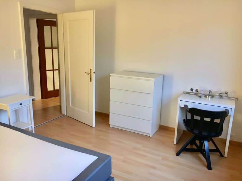 Helles WG-Zimmer im Zentrum von Wollishofen (1)
