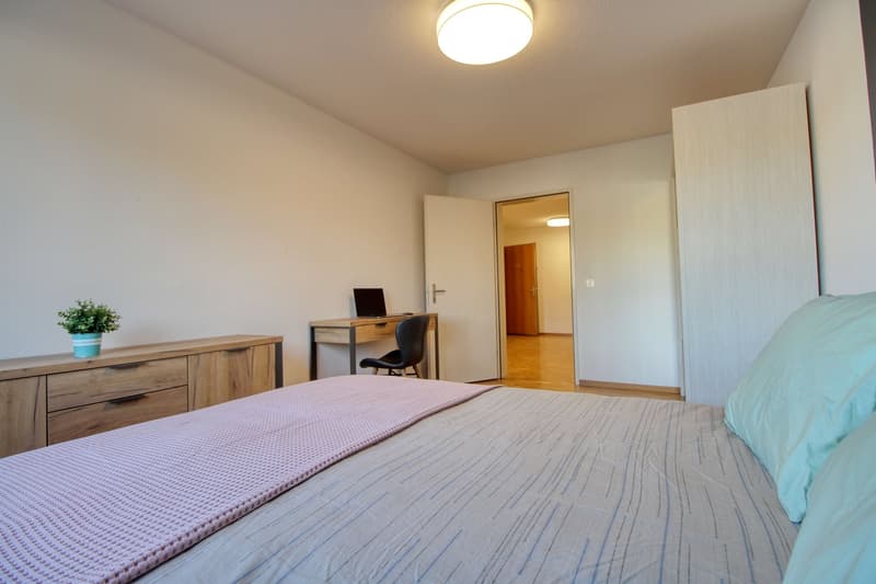 Möbliertes Zimmer in modernisierter Wohnung an top Lage (4)